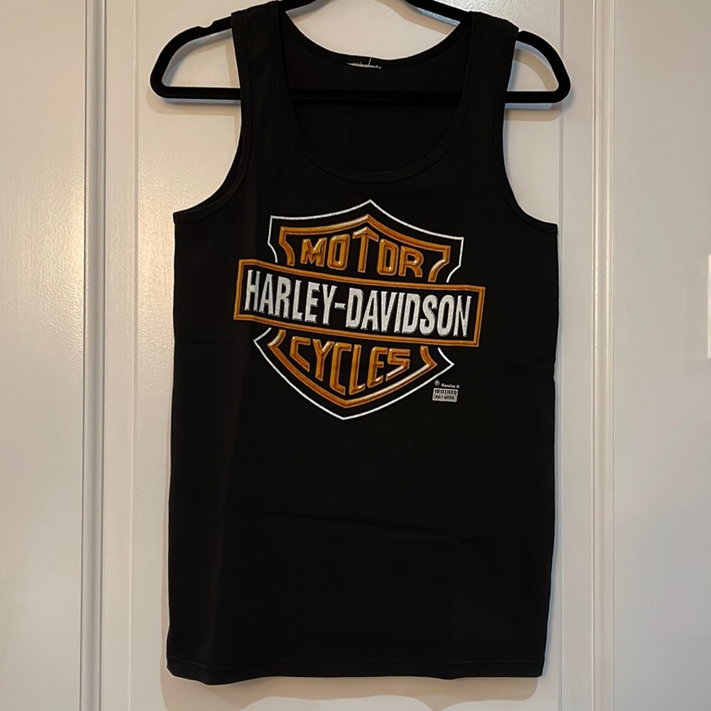 Sleeveless HD top, Vancouver Canada